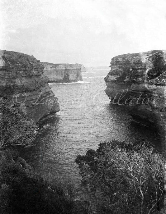 Loch Ard Gorge, Port Campbell, Australia 1915