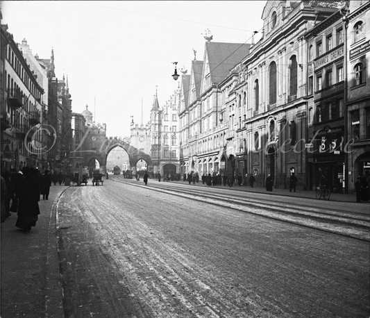 Through Karlstor – Munich, 1910